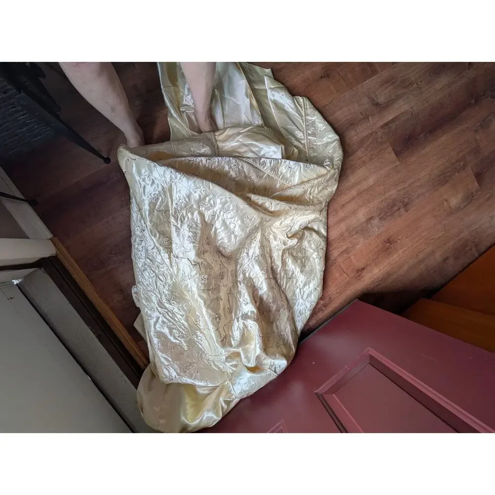 Hollywood Glam/Regency. 1900 Appraisal Satin Embroidered Bedspread